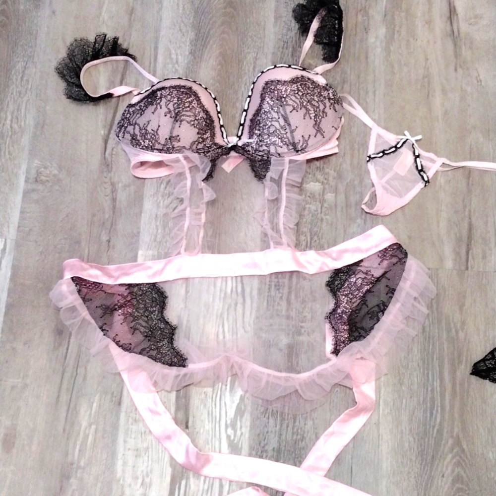 Victoria's Secret Size 36D Lingerie Set with Thong